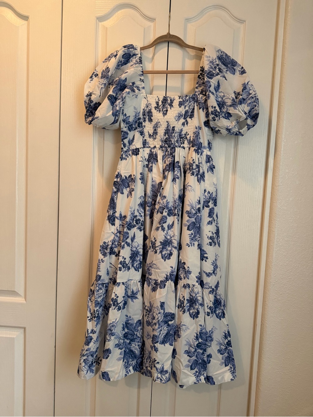 NWOT Abercrombie & Fitch White Dress with Blue Floral Print - Puff Sleeve